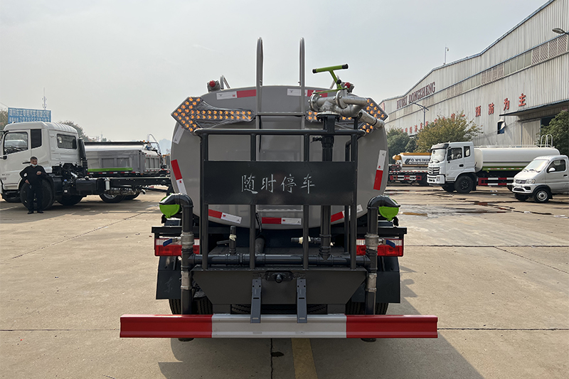 東風小利卡灑水車(5噸)