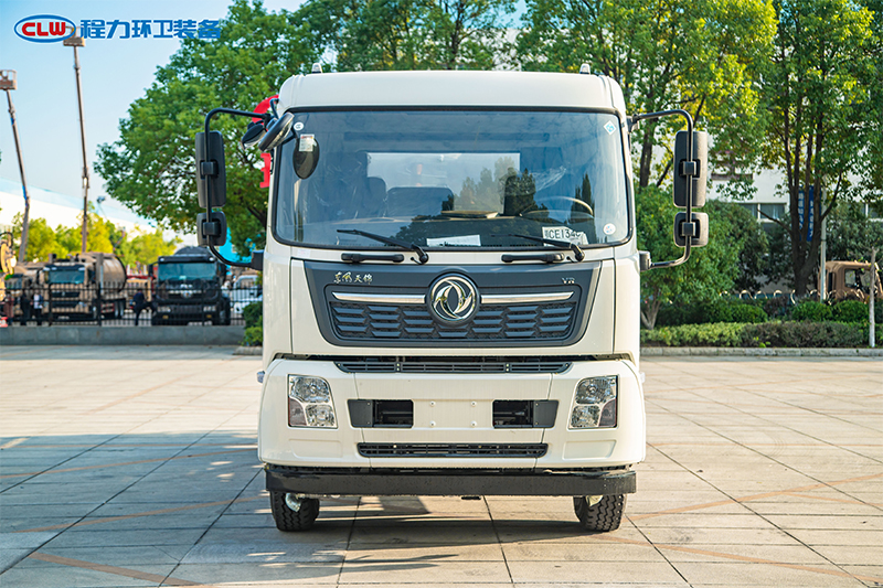 東風(fēng)天錦灑水車(12.6方)