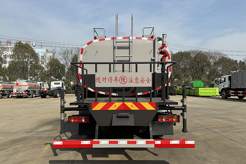 東風(fēng)新款D3灑水車(12.6方)