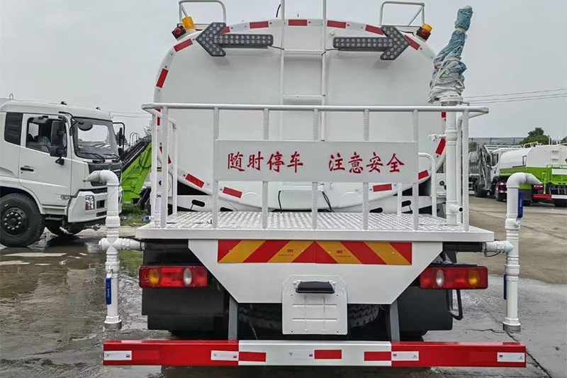 東風(fēng)D3灑水車(chē)(12方)