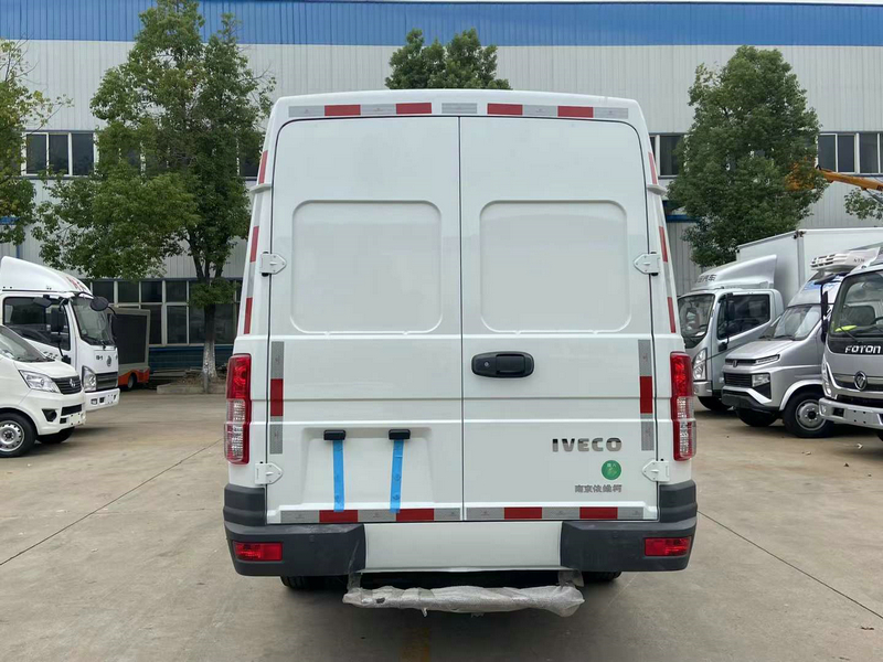 國六依維柯面包冷藏車(長軸)