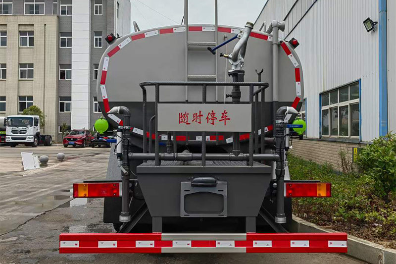 東風(fēng)天龍灑水車(17.8方)
