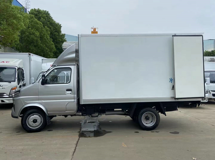 國六吉利冷藏車(廂長3.3米)
