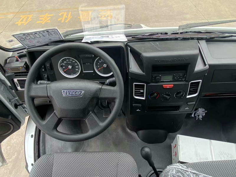 國六依維柯面包冷藏車(長軸)