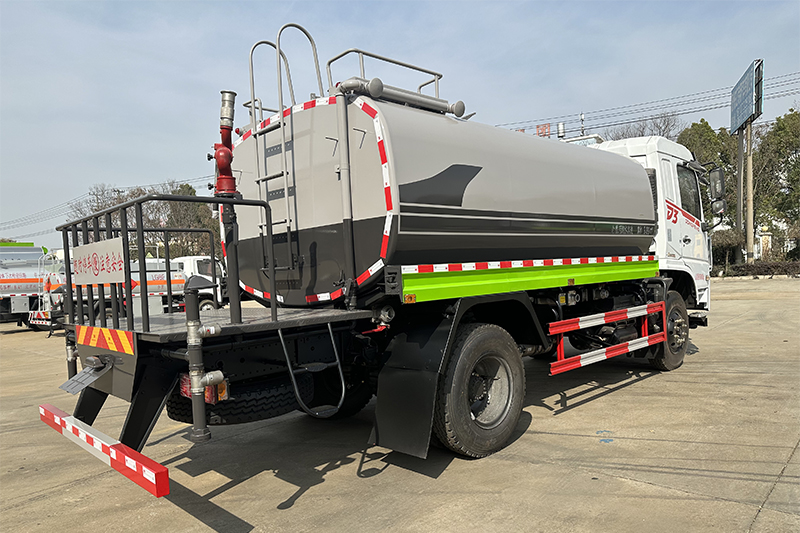 東風(fēng)新款D3灑水車(12.6方)