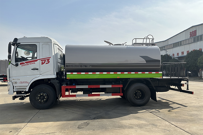 東風(fēng)新款D3灑水車(12.6方)