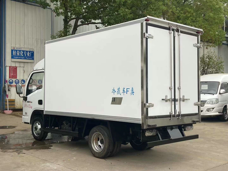 國(guó)六躍進(jìn)福運(yùn)S80冷藏車(chē)(柴油版)(廂長(zhǎng)3.26米)