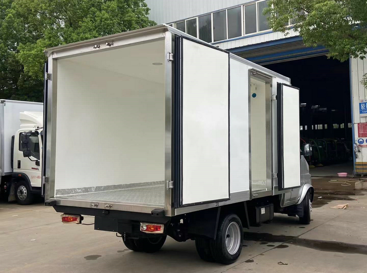 國六吉利冷藏車(廂長3.3米)